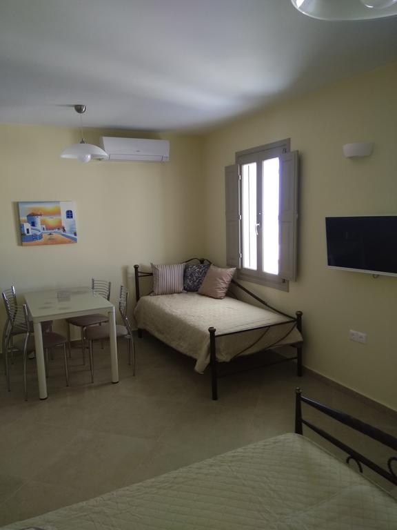 Santa Rinoula Suites Sea Sunset Views Adults Only Megalokori Habitación foto