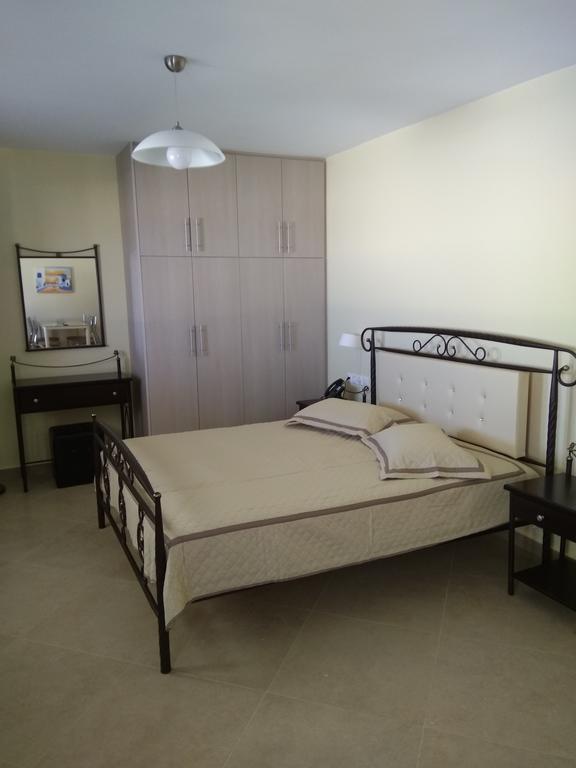 Santa Rinoula Suites Sea Sunset Views Adults Only Megalokori Habitación foto
